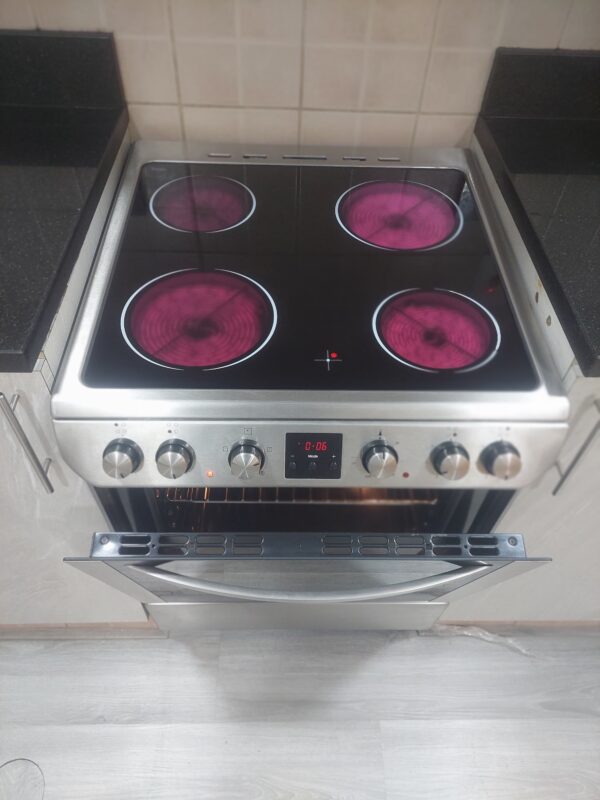 Used Hoover 4 Ceramic Hubs Electric Cooker 60/60cm Excellent Condition - Image 2