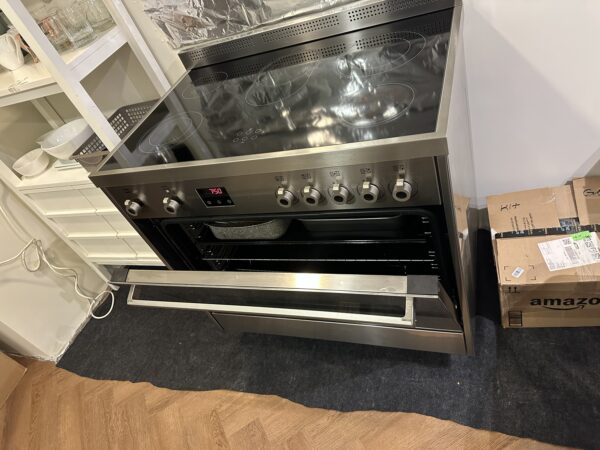 Used Bertazoni New Model Electric Cooker 90cm Excellent condition - Image 3
