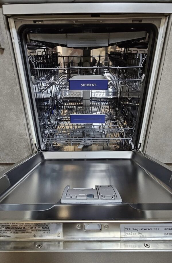 Used Siemens iQ500 Dishwasher Like New - Image 3